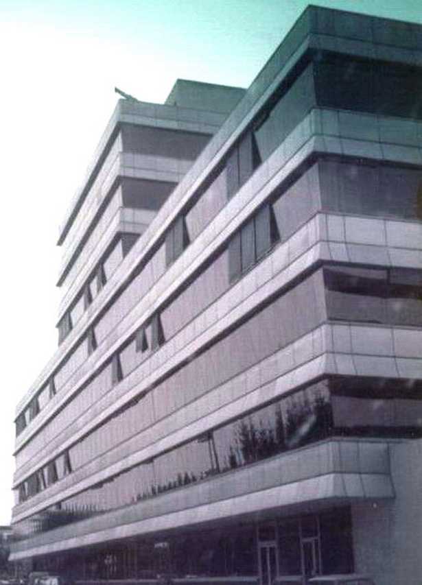 Head Office Ordinal Building Cergy Pontoise 1976b.jpg